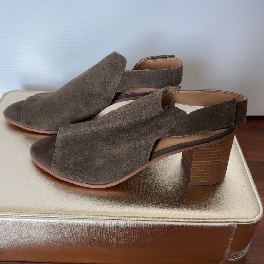 NWOT Franco Sarto Olive Green Heels with Adjustable Slingback - Picture 2 of 5